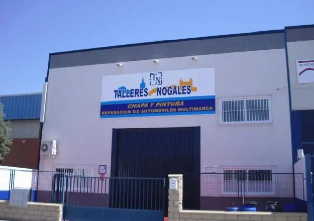 Exterior de la nave de Talleres Nogales en el polígono